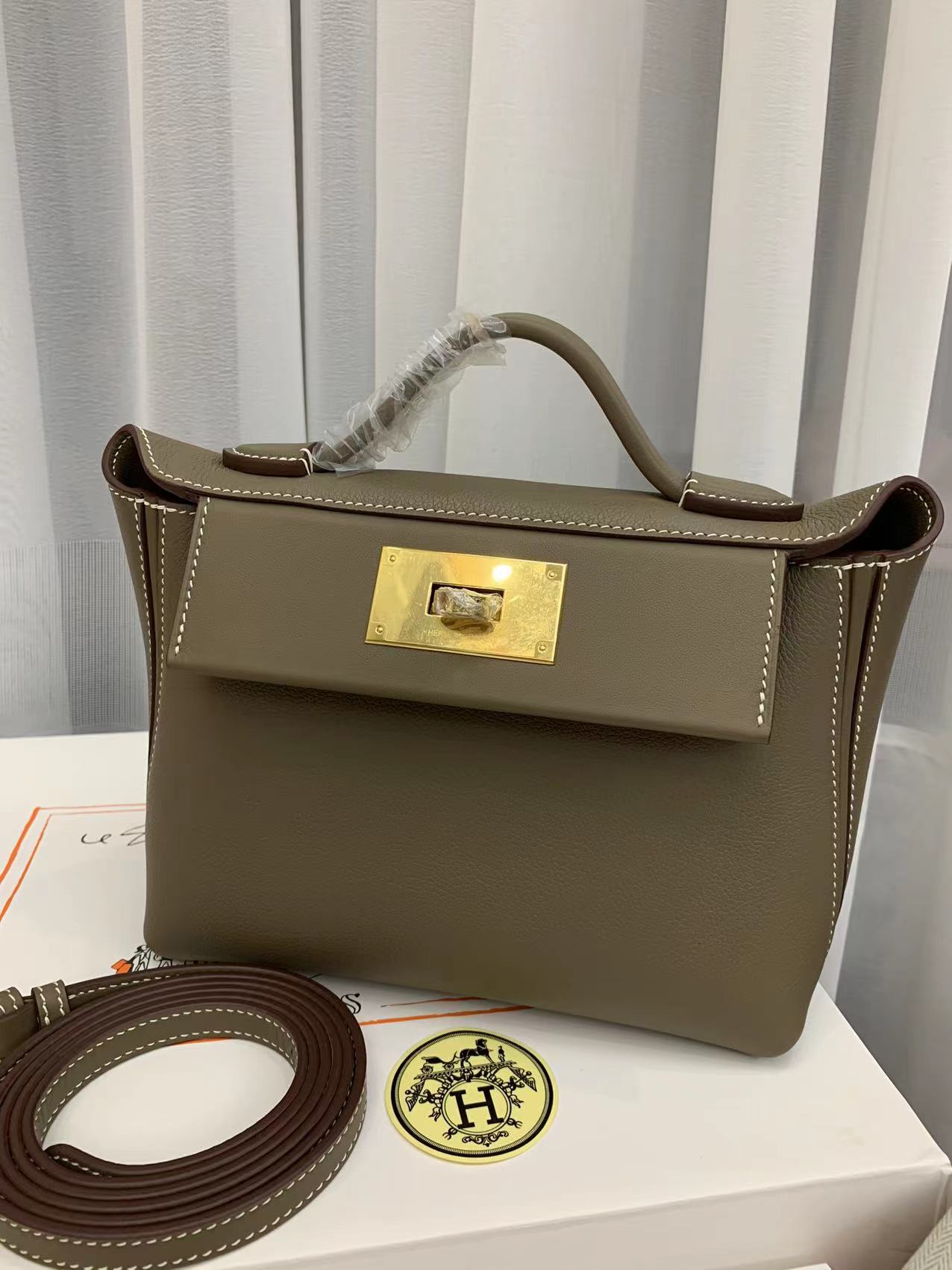 Hermes Kelly Mini 2424 21cm Handbag in Etoupe Clemence Leather